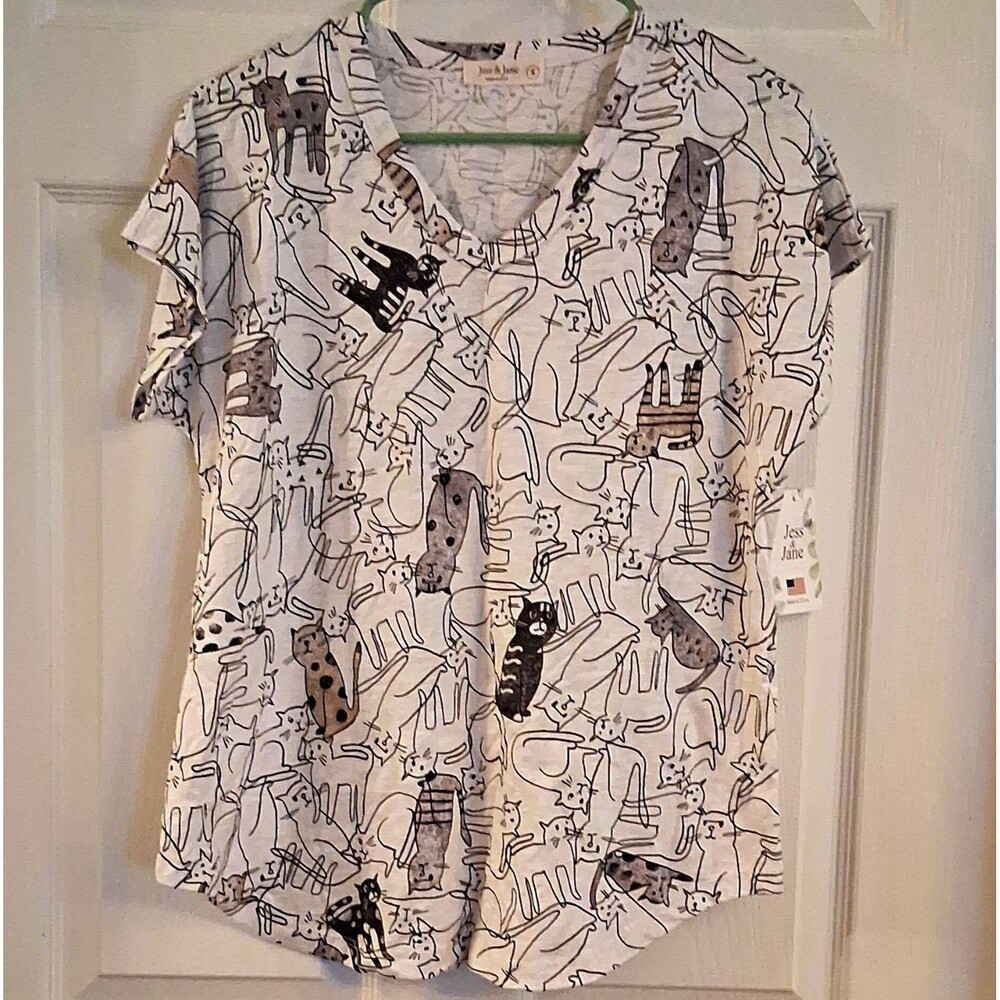 NWT Jess & Jane Women's White Cotton Knit V-Neck Cat Print Short Sleeve Top Sz S